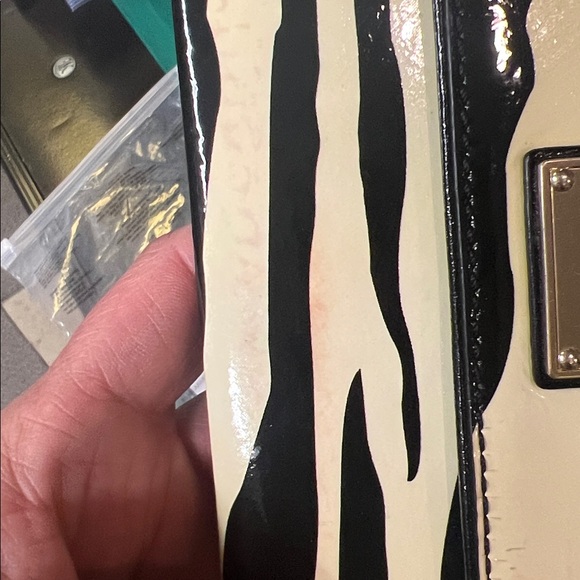 Michael Kors Black and Off White  Wallet - Picture 12 of 12